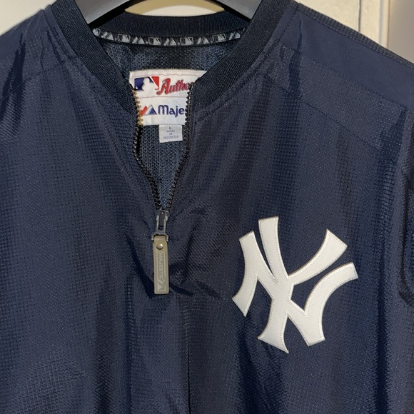 Yankees 1/4 Zip Pullover - Picture 3 of 9